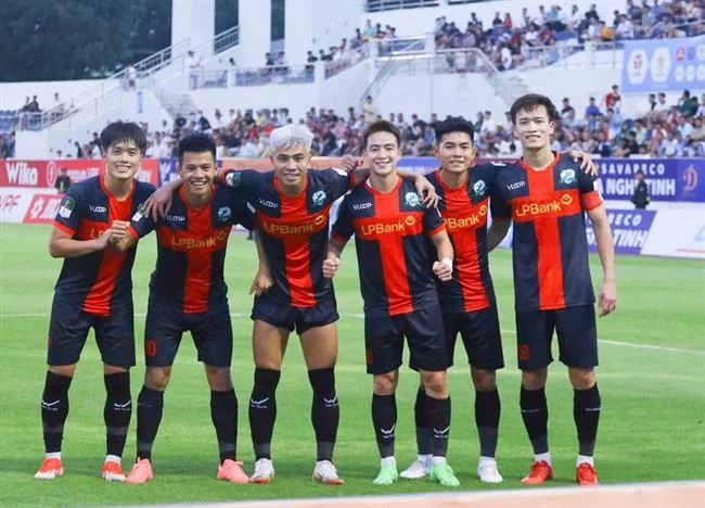 Hoàn trả hàng ngày đá gà